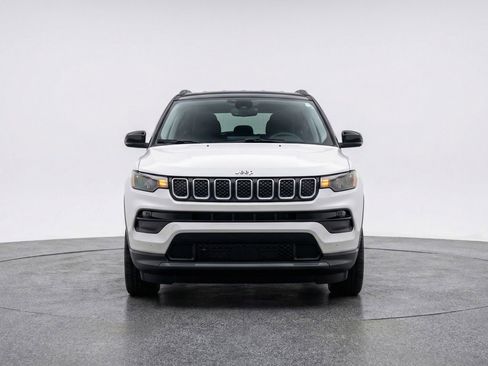 Used 2025 Jeep Compass Limited image 2
