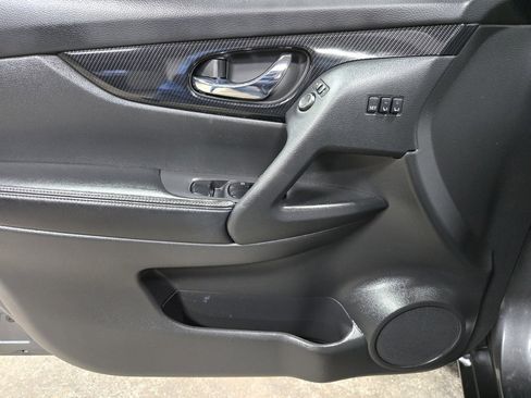 Used 2020 Nissan Rogue SL image 8