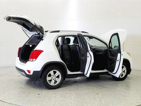 Used 2018 Chevrolet Trax LT w/ LT Convenience Package FWD image 12