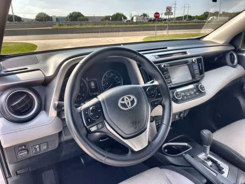 Used 2018 Toyota RAV4 XLE FWD image 15