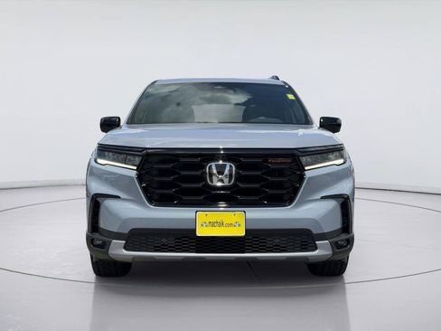Used 2025 Honda Pilot TrailSport image 3