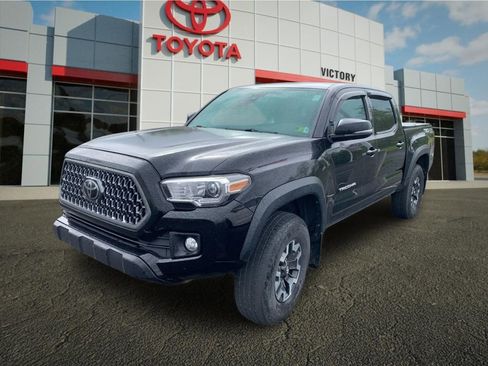 Used 2019 Toyota Tacoma TRD Off-Road w/ Four Season Floor Mat Package AWD/4WD image 5