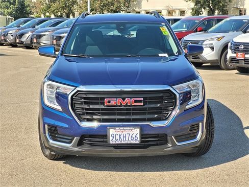 Used 2022 GMC Terrain SLE w/ Driver Convenience Package image 3