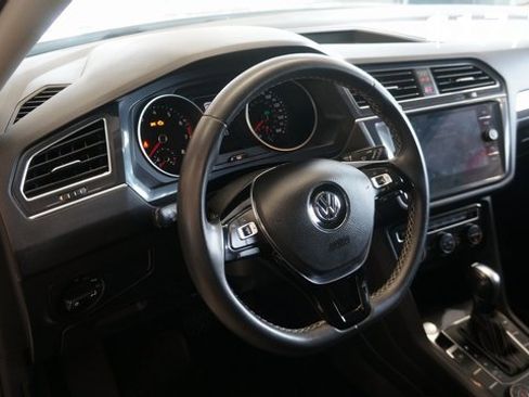 Certified 2021 Volkswagen Tiguan SE image 9