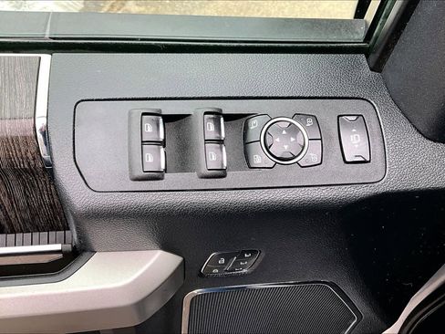 Used 2021 Ford F250 Lariat w/ Chrome Package image 31