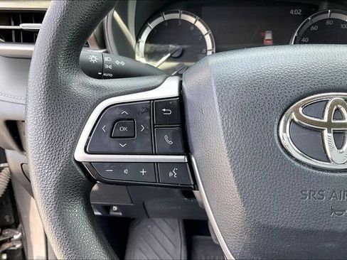 Used 2023 Toyota Highlander L FWD image 11
