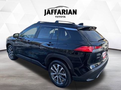 Certified 2022 Toyota Corolla Cross XLE image 8