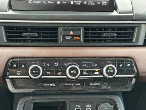 Used 2025 Honda Pilot Elite image 25