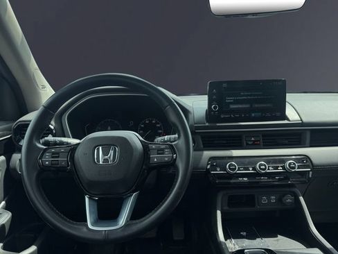 Certified 2025 Honda Pilot Touring image 10