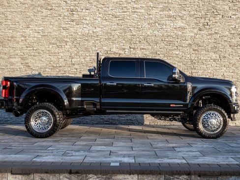 Used 2024 Ford F450 Platinum w/ FX4 Off-Road Package image 13
