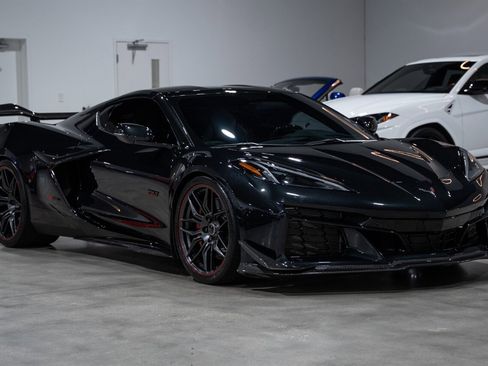 Used 2023 Chevrolet Corvette Z06 image 16