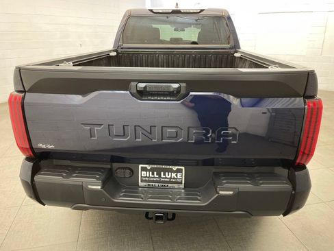 Used 2022 Toyota Tundra SR5 w/ SR5 Convenience Package AWD/4WD image 7