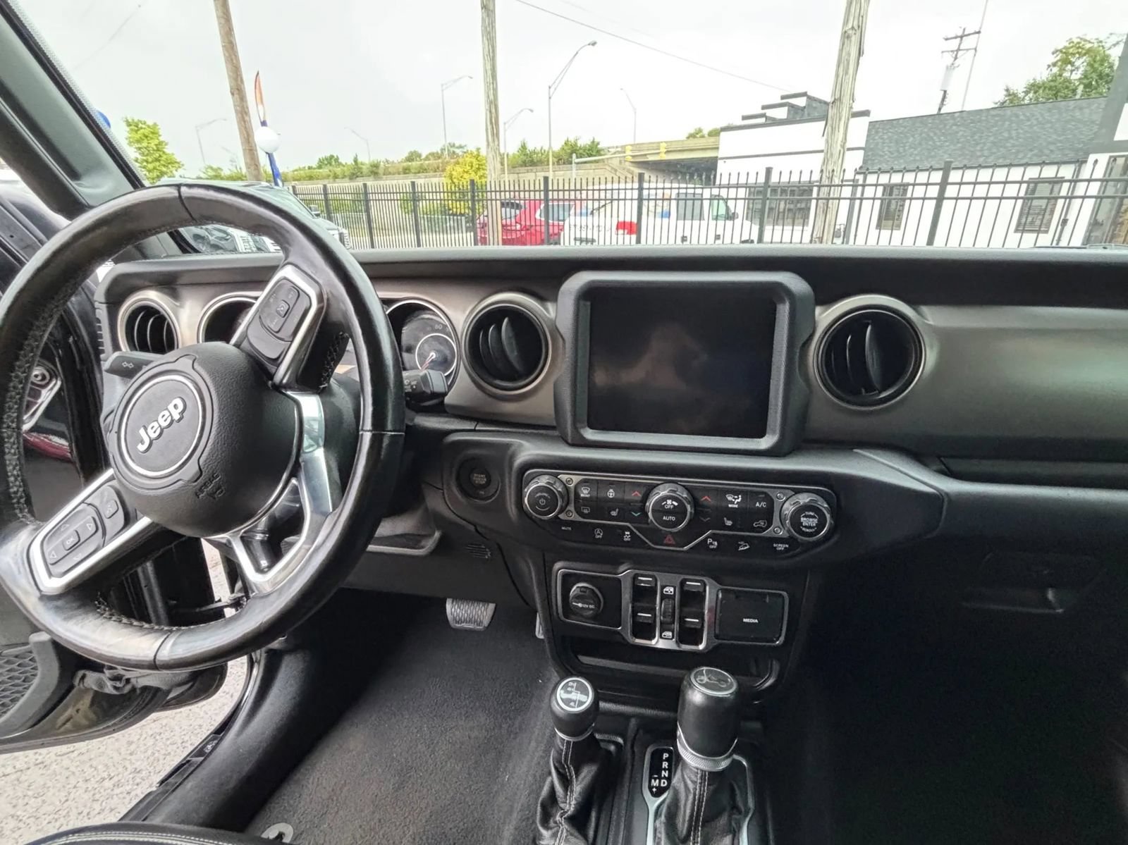 Used 2020 Jeep Wrangler Unlimited Sahara AWD/4WD image 25