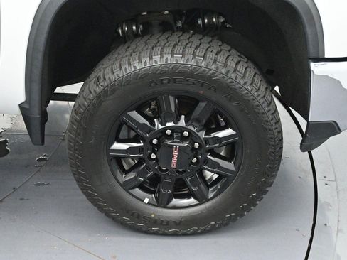 Used 2024 Chevrolet Silverado 2500 LTZ AWD/4WD image 32