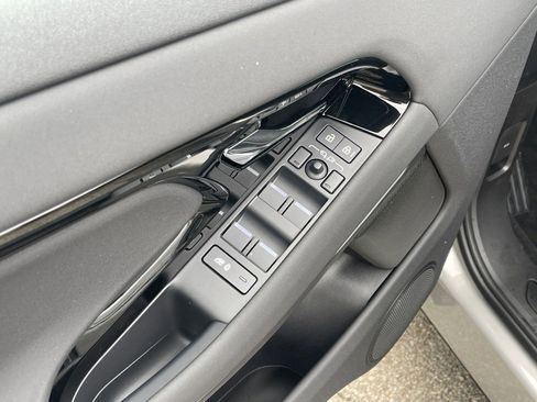New 2025 Land Rover Range Rover Evoque S image 20