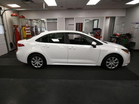 Used 2024 Toyota Corolla LE FWD image 8