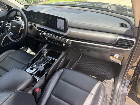Used 2025 Kia Telluride LX FWD image 14