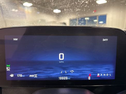 Used 2025 Chevrolet Traverse LT image 11