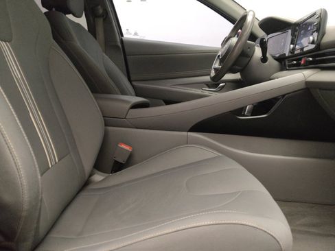 Used 2022 Hyundai Elantra SEL w/ Convenience Package FWD image 21