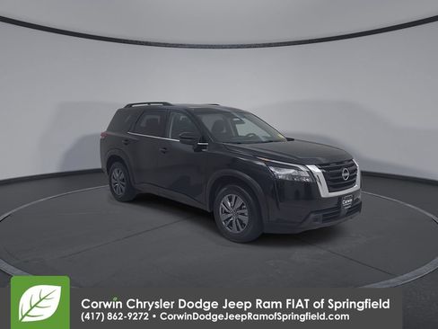 Used 2025 Nissan Pathfinder SV FWD image 3