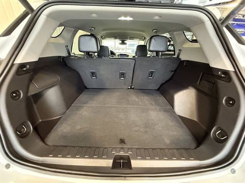 Used 2024 GMC Terrain SLT image 18