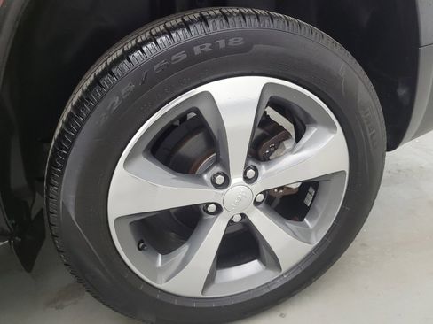 Used 2019 Jeep Cherokee Limited FWD image 31