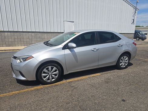 Used 2016 Toyota Corolla LE FWD image 1