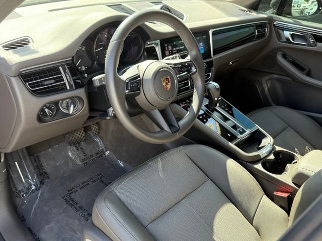 Used 2023 Porsche Macan AWD/4WD image 4