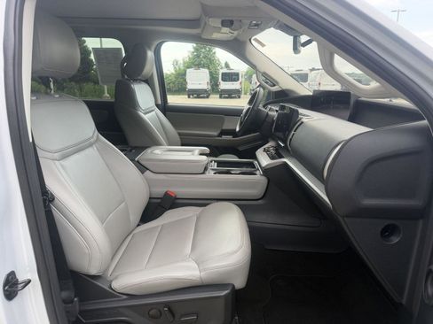 Used 2025 Ford Expedition Active AWD/4WD image 25
