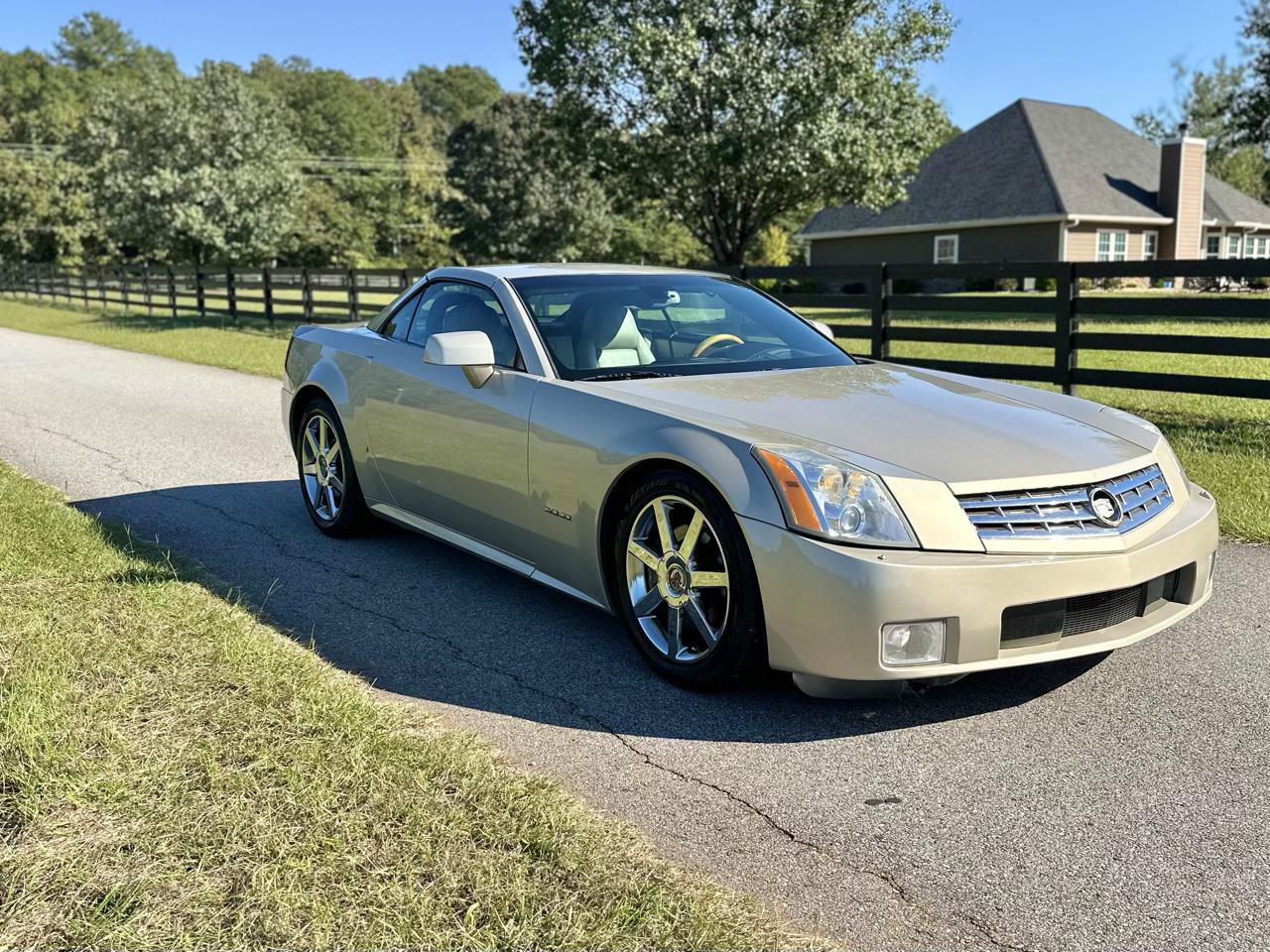 Used 2006 Cadillac XLR RWD image 11