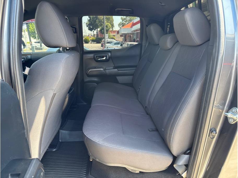 Used 2017 Toyota Tacoma TRD Off-Road w/ Tow Package AWD/4WD image 19
