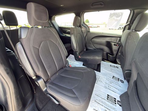Used 2018 Chrysler Pacifica Touring Plus w/ S Appearance Package FWD image 14