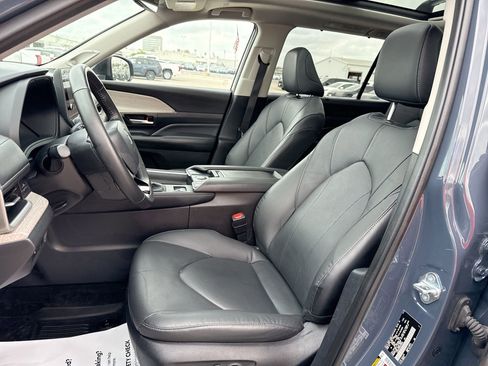 Used 2024 Toyota Grand Highlander Limited image 13
