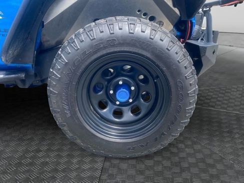 Used 2016 Jeep Wrangler Unlimited Sahara image 32