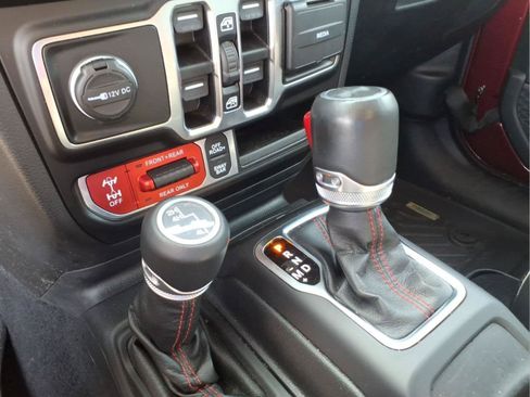 Used 2021 Jeep Wrangler Unlimited Rubicon AWD/4WD image 25