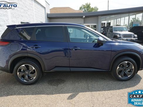 Used 2024 Nissan Rogue SV AWD/4WD image 6