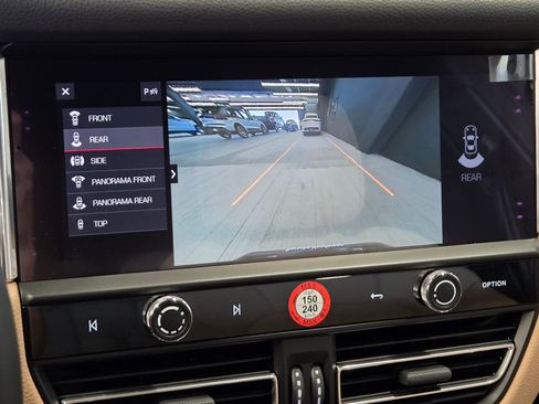 Certified 2026 Porsche Macan AWD/4WD image 22