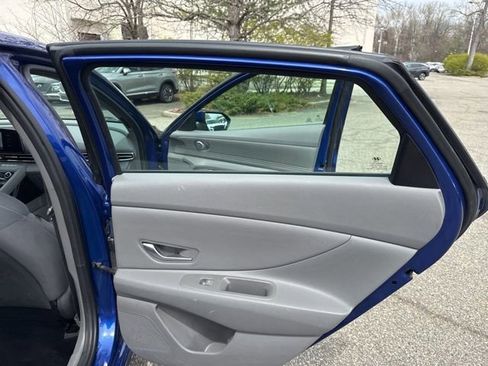 Used 2023 Hyundai Elantra SEL w/ Convenience Package image 31