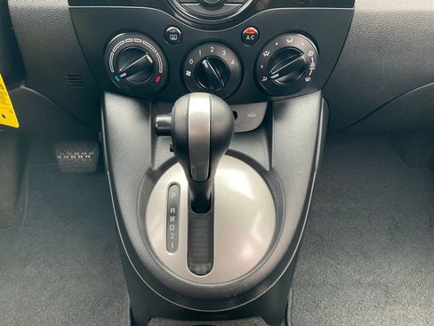 Used 2013 MAZDA MAZDA2 Touring image 31