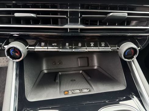 New 2026 Chevrolet Traverse LT w/ Sun and Wheel Package FWD image 20