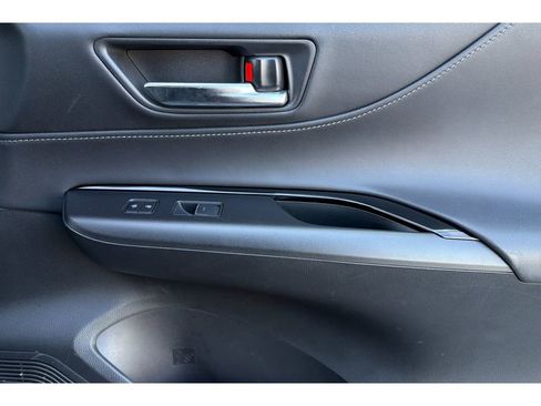 Used 2021 Toyota Venza LE AWD/4WD image 20
