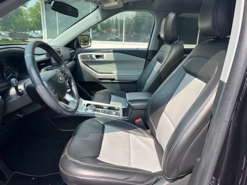 Used 2023 Ford Explorer XLT w/ Equipment Group 202A AWD/4WD image 9