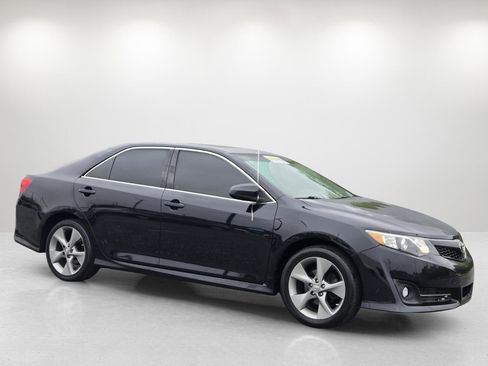 Used 2014 Toyota Camry SE image 4