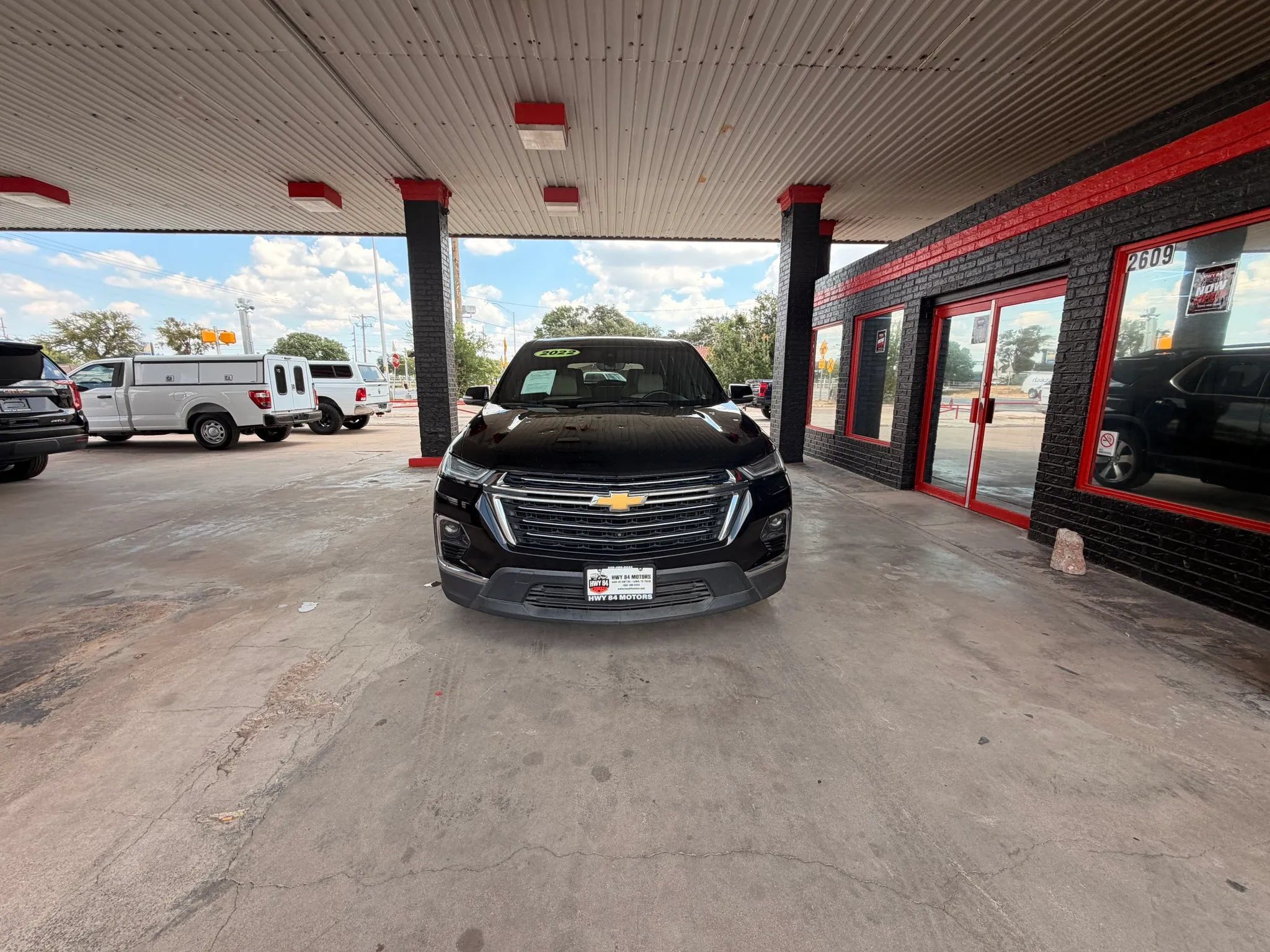 Used 2022 Chevrolet Traverse LT w/ LT Premium Package FWD image 7