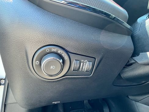 Used 2025 Jeep Compass Trailhawk AWD/4WD image 28