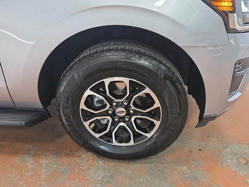 Used 2024 Ford Expedition XLT image 8