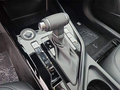 New 2025 Kia Niro EX Touring image 9