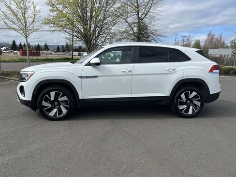 Used 2025 Volkswagen Atlas Cross Sport SE image 2