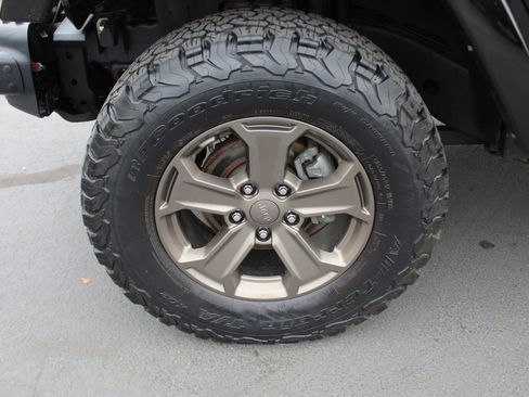 Used 2018 Jeep Wrangler Unlimited Sport w/ Power Convenience Group AWD/4WD image 12
