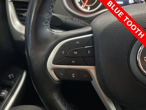 Used 2018 Jeep Cherokee Latitude Plus w/ Cold Weather Group image 19